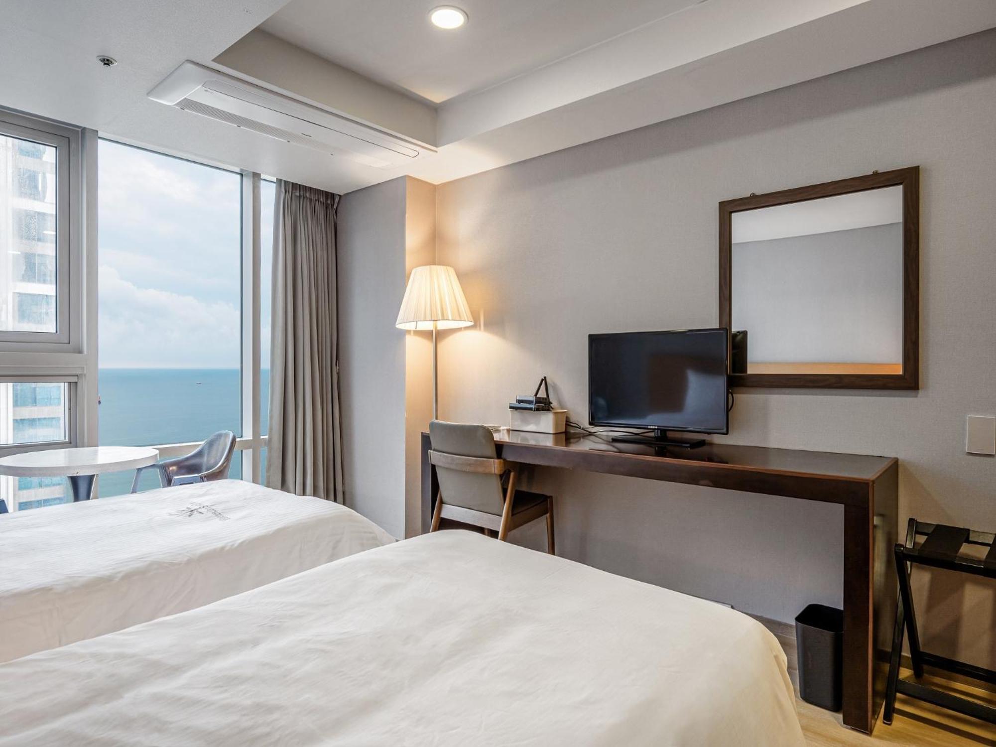 Haeundae Seacloud Hotel Residence Busan Buitenkant foto