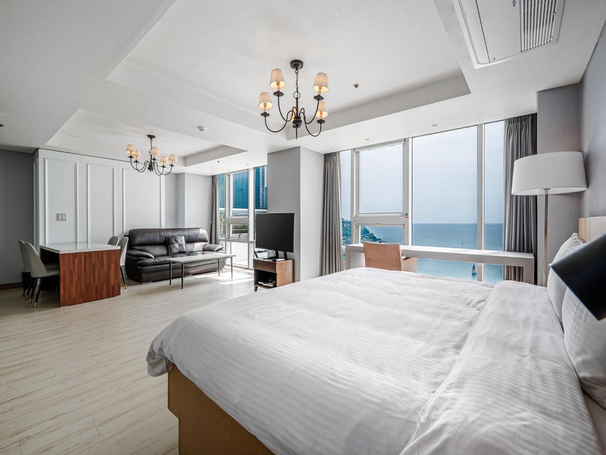 Haeundae Seacloud Hotel Residence Busan Buitenkant foto