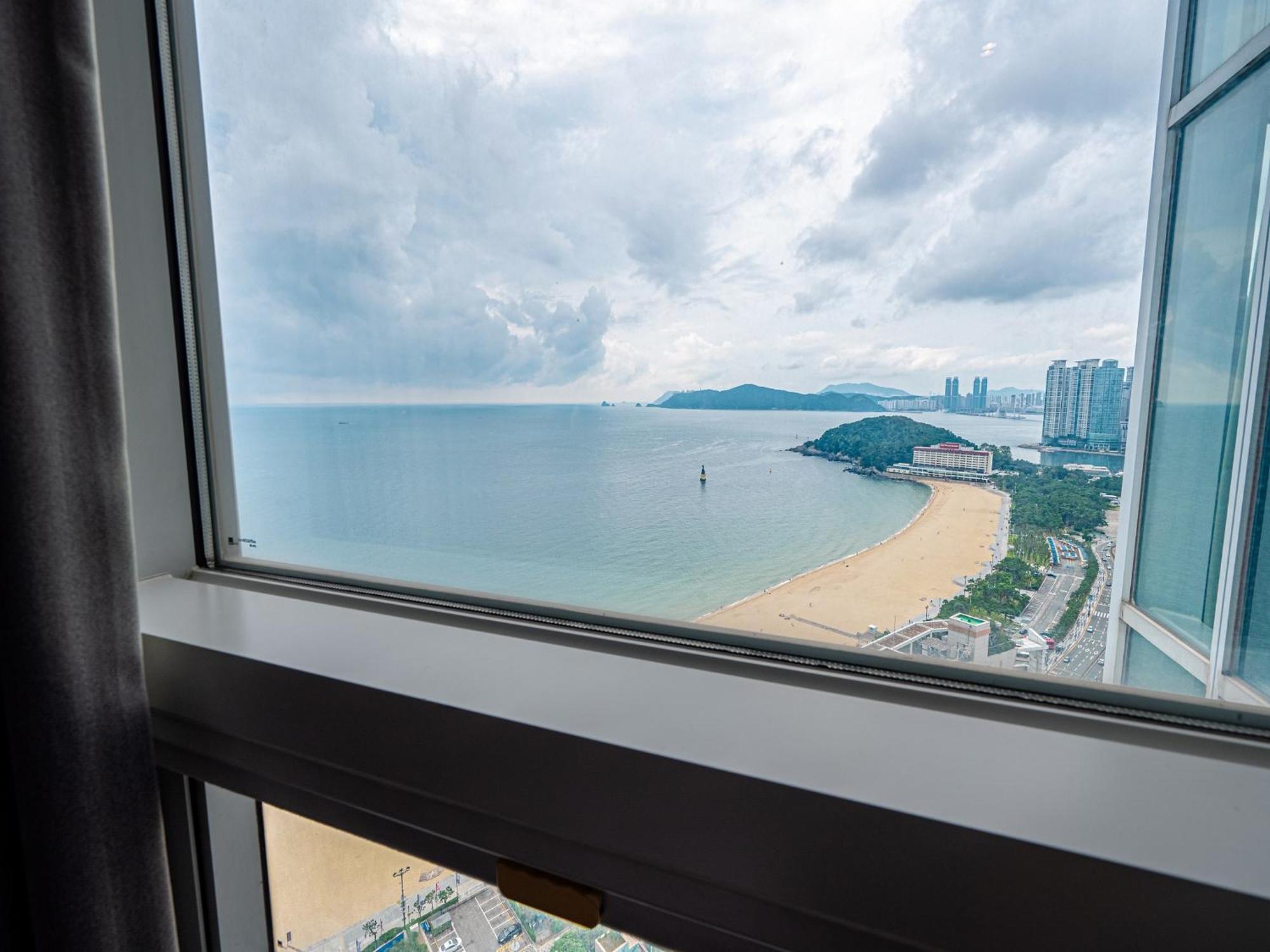 Haeundae Seacloud Hotel Residence Busan Buitenkant foto