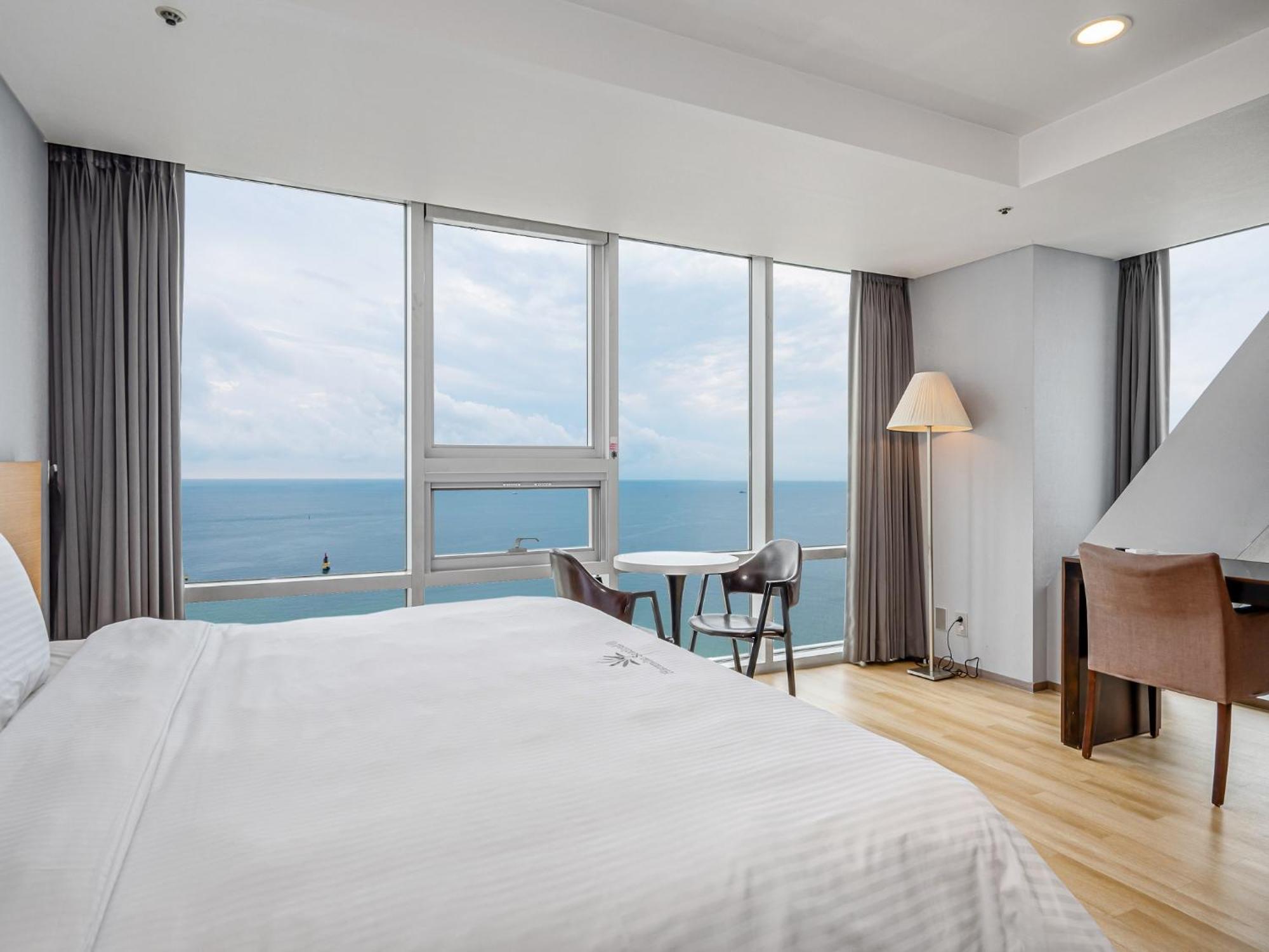 Haeundae Seacloud Hotel Residence Busan Buitenkant foto