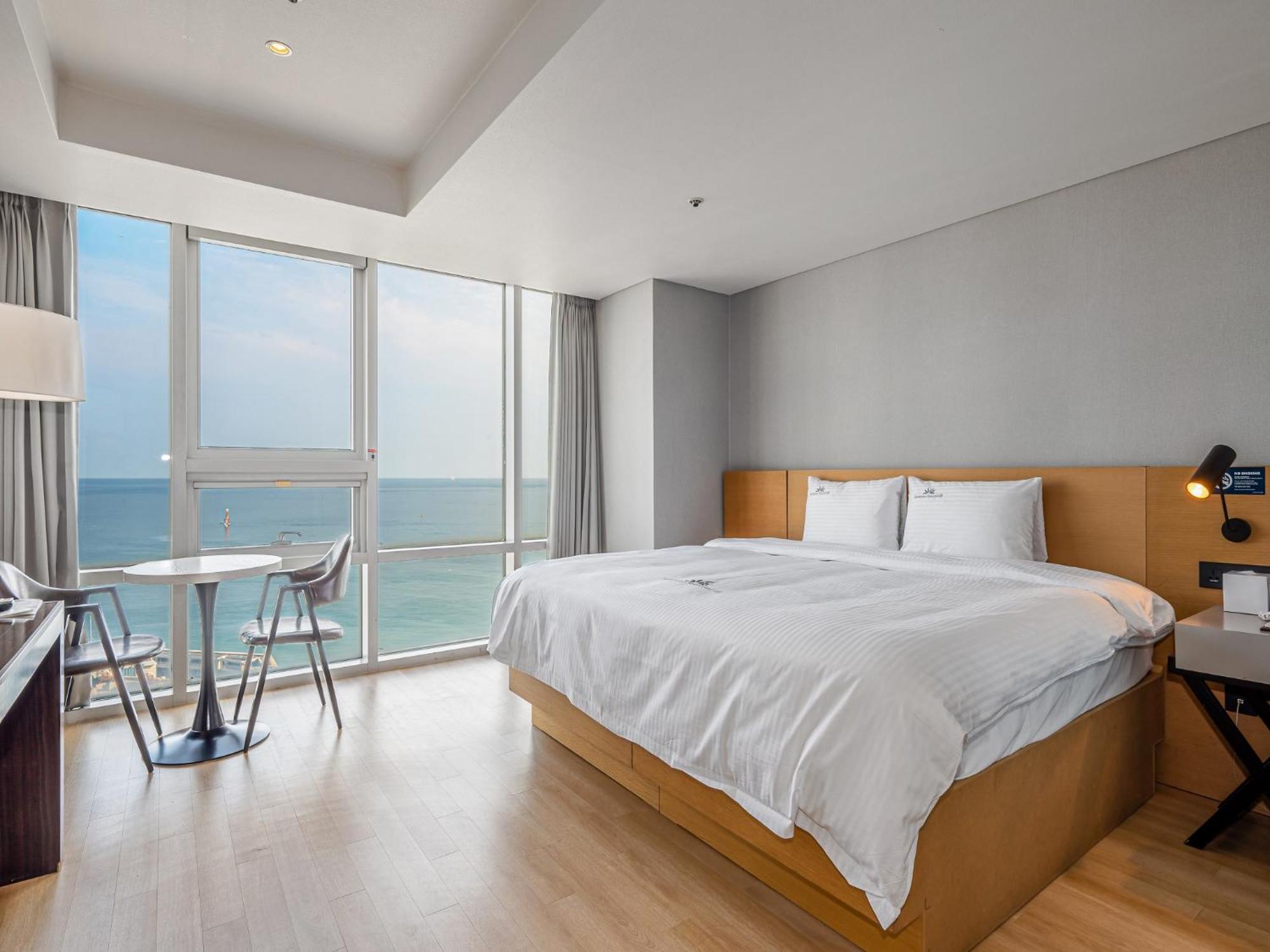 Haeundae Seacloud Hotel Residence Busan Buitenkant foto